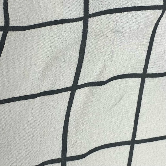 Forever 21 White and Black Crosshatch Button Down Short Sleeve Crop Top Large - Picture 7 of 9